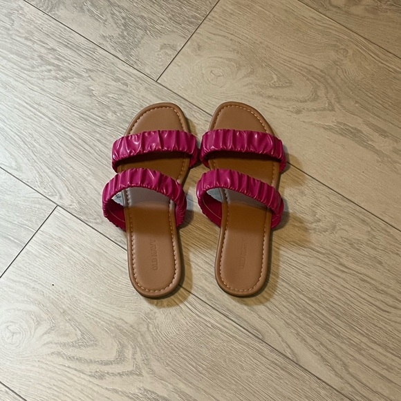 Old Navy Shoes - Old Navy Pink Sandals size 7